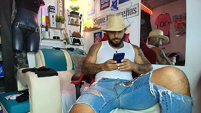 Leenar Key online show from 04-21-26, 01:17