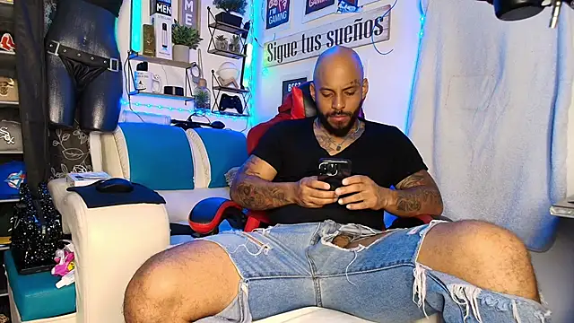 Leenar Key online show from 03-21-26, 03:05