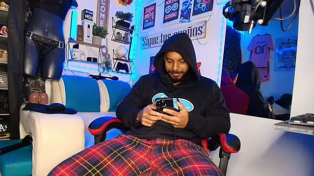 Leenar Key online show from 03-19-26, 10:59