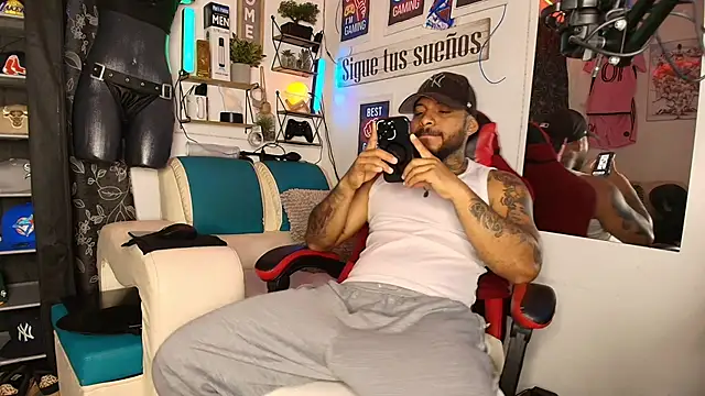 Leenar Key online show from 04-06-26, 03:02