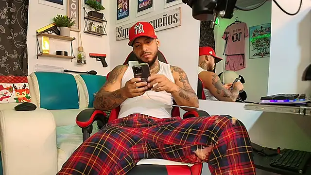 Leenar Key online show from 11-10-25, 02:11