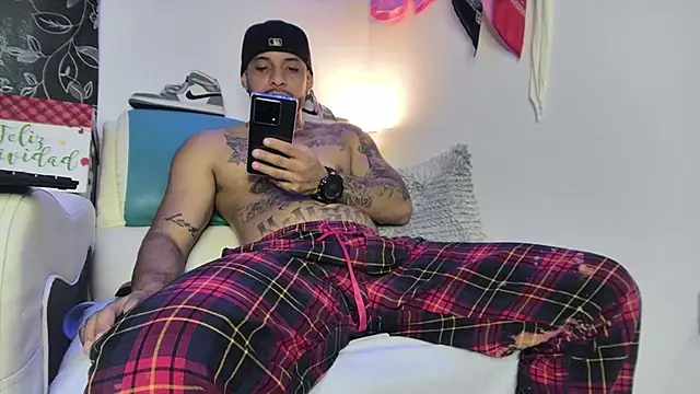 Snapshot of Leenar_Key chatting on 02-19-25, 05:38 Leenar Key online show from 02-19-25, 05:38
