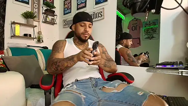 Leenar Key online show from 11-01-25, 03:17