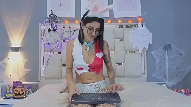 Saraa lov online show from 10-21-25, 03:06