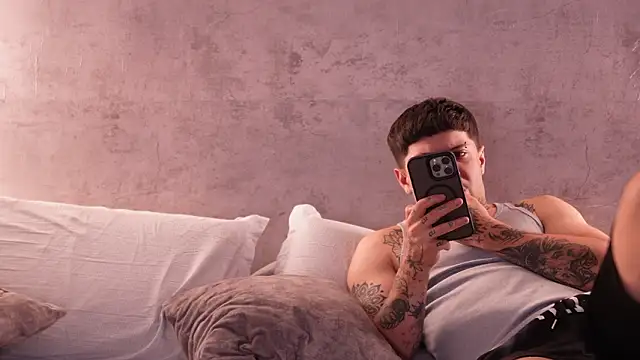 Nicky and Blake online show from 03-19-26, 01:38