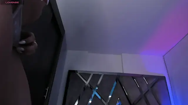 samaay07  online show from 10-27-25, 04:02