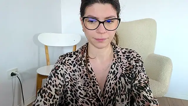 Snapshot of Jullyenn3 chatting on 02-21-25, 01:55 Jullyenn3 online show from 02-21-25, 01:55