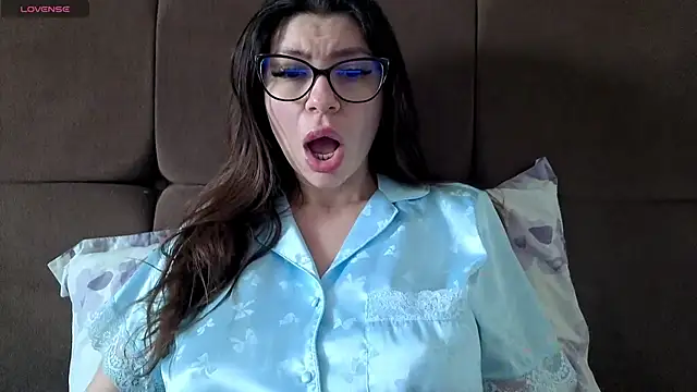 Snapshot of Jullyenn3 chatting on 03-10-26, 02:43 Jullyenn3 online show from 03-10-26, 02:43