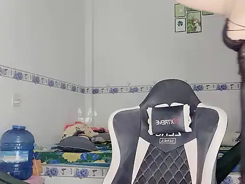 family196 online show from 09-27-25, 04:18