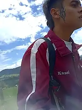 Cuervo maniaco online show from 12-19-25, 05:37