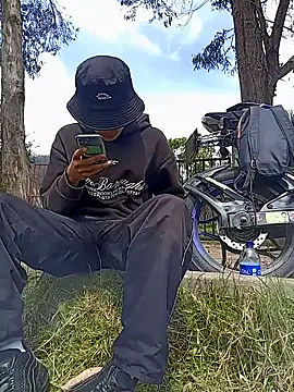 Cuervo maniaco online show from 12-18-25, 04:33