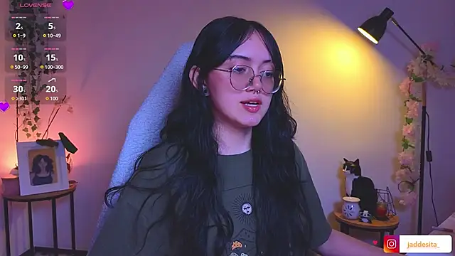 Snapshot of suzumi__ chatting on 10-13-25, 02:57 suzumi online show from 10-13-25, 02:57