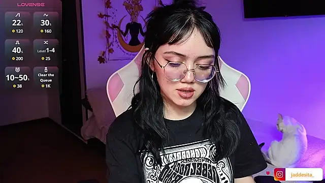 Snapshot of suzumi__ chatting on 12-14-24, 04:52 suzumi online show from 12-14-24, 04:52