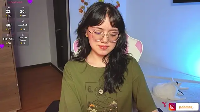 Snapshot of suzumi__ chatting on 01-23-25, 06:39 suzumi online show from 01-23-25, 06:39