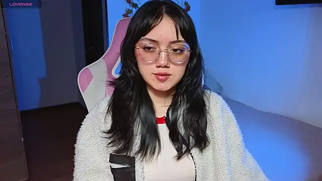 Snapshot of suzumi__ chatting on 01-24-25, 05:31 suzumi online show from 01-24-25, 05:31