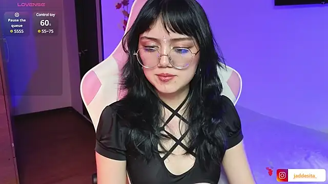 Snapshot of suzumi__ chatting on 12-27-24, 10:16 suzumi online show from 12-27-24, 10:16