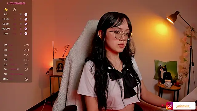 Snapshot of suzumi__ chatting on 11-11-25, 06:19 suzumi online show from 11-11-25, 06:19