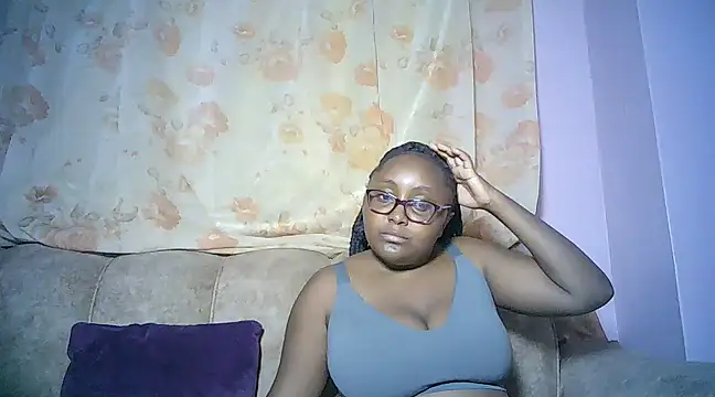 Snapshot of Queenxqu chatting on 02-24-25, 06:58 Queenxqu online show from 02-24-25, 06:58