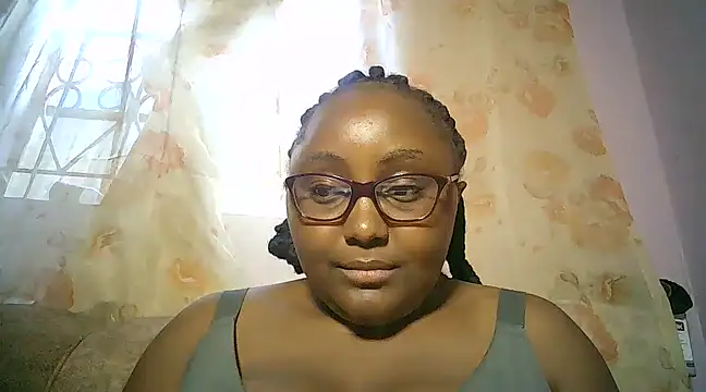 Snapshot of Queenxqu chatting on 02-20-25, 05:23 Queenxqu online show from 02-20-25, 05:23
