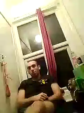 Snapshot of DrbigdickUK chatting on 09-10-25, 10:42 DrbigdickUK online show from 09-10-25, 10:42