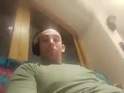 Snapshot of DrbigdickUK chatting on 02-10-25, 10:19 DrbigdickUK online show from 02-10-25, 10:19