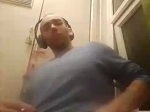 Snapshot of DrbigdickUK chatting on 02-18-25, 08:25 DrbigdickUK online show from 02-18-25, 08:25