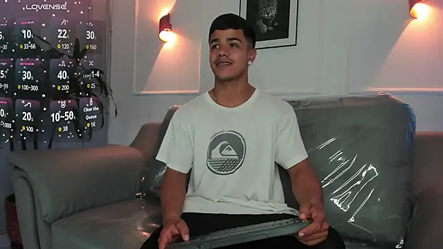 Rob saenz  online show from 12-04-25, 02:27