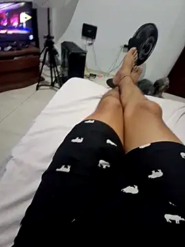 Snapshot of leoytessa_10 chatting on 09-30-25, 01:00 leoytessa 10 online show from 09-30-25, 01:00