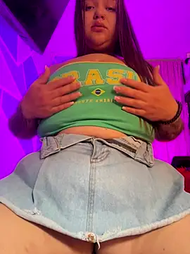 Snapshot of KinkyJessyHotxx chatting on 09-19-25, 04:11 KinkyJessyHotxx online show from 09-19-25, 04:11