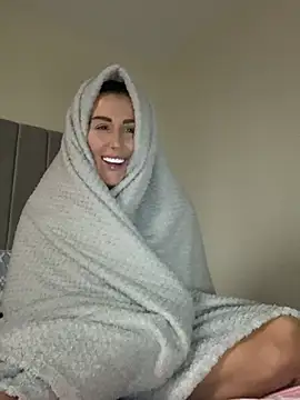 Snapshot of UKSYDNEYFOX chatting on 02-21-25, 03:54 UKSYDNEYFOX online show from 02-21-25, 03:54