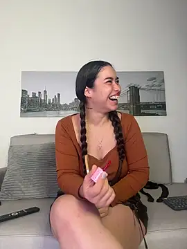Snapshot of SophieRoyals chatting on 05-16-26, 01:32 SophieRoyals online show from 05-16-26, 01:32