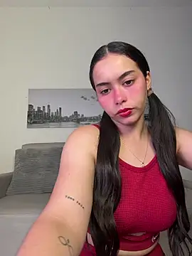 Snapshot of SophieRoyals chatting on 06-19-26, 01:28 SophieRoyals online show from 06-19-26, 01:28