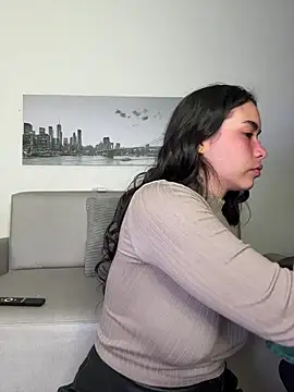Snapshot of SophieRoyals chatting on 06-18-26, 01:05 SophieRoyals online show from 06-18-26, 01:05