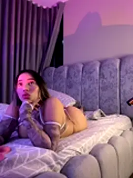 ashlyestone online show from 11-07-25, 03:33