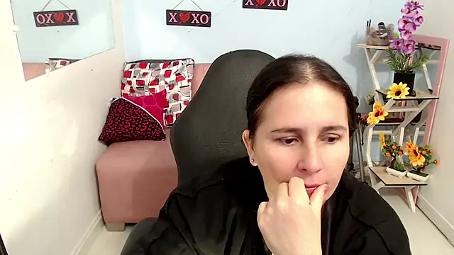 victoria jones online show from 10-21-25, 06:40