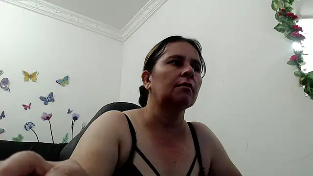 Snapshot of victoria_jones chatting on 05-20-26, 12:13 victoria jones online show from 05-20-26, 12:13