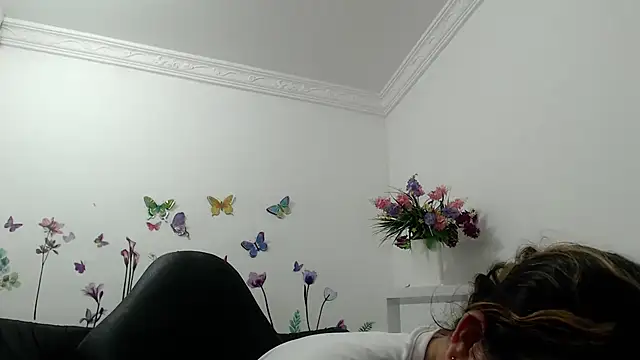 Snapshot of victoria_jones chatting on 05-16-26, 01:10 victoria jones online show from 05-16-26, 01:10