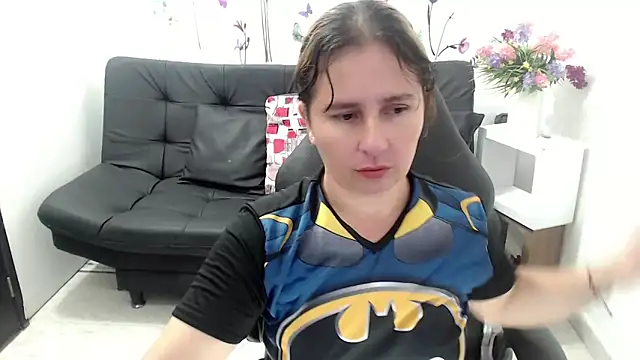 Snapshot of victoria_jones chatting on 05-18-26, 01:49 victoria jones online show from 05-18-26, 01:49