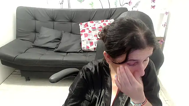 Snapshot of victoria_jones chatting on 06-03-26, 02:33 victoria jones online show from 06-03-26, 02:33