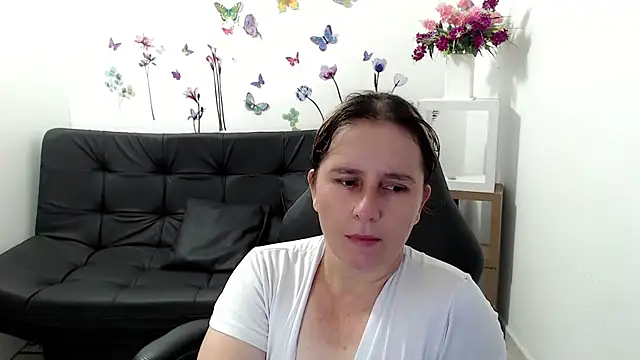 Snapshot of victoria_jones chatting on 05-11-26, 07:22 victoria jones online show from 05-11-26, 07:22