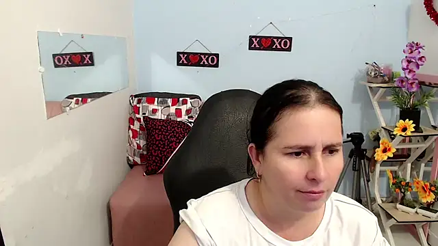 victoria jones online show from 10-28-25, 05:56