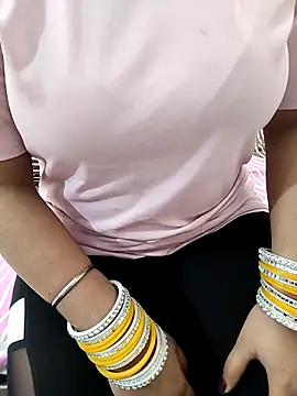 Snapshot of Diya_Chopra chatting on 03-07-25, 11:29 Diya Chopra online show from 03-07-25, 11:29