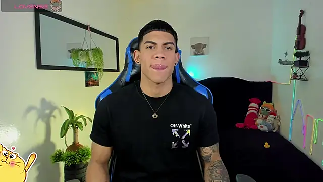 Snapshot of Damian_latinxxx chatting on 02-26-26, 03:17 Damian latinxxx online show from 02-26-26, 03:17