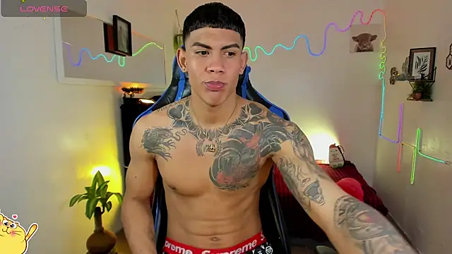 Snapshot of Damian_latinxxx chatting on 02-18-26, 03:04 Damian latinxxx online show from 02-18-26, 03:04