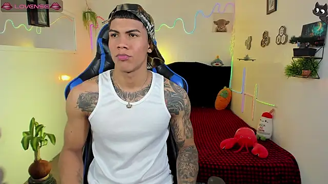 Snapshot of Damian_latinxxx chatting on 02-14-26, 03:18 Damian latinxxx online show from 02-14-26, 03:18