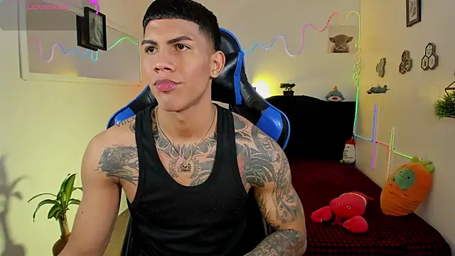 Snapshot of Damian_latinxxx chatting on 02-15-26, 07:51 Damian latinxxx online show from 02-15-26, 07:51