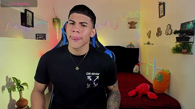 Snapshot of Damian_latinxxx chatting on 02-13-26, 03:17 Damian latinxxx online show from 02-13-26, 03:17