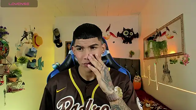 Damian latinxxx online show from 11-16-25, 03:11