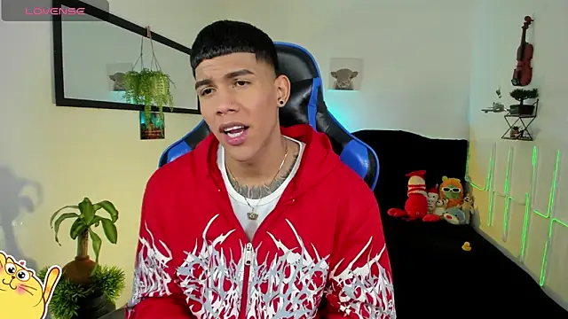 Snapshot of Damian_latinxxx chatting on 02-27-26, 03:18 Damian latinxxx online show from 02-27-26, 03:18