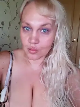 IsabellaBoni online show from 10-06-25, 07:09